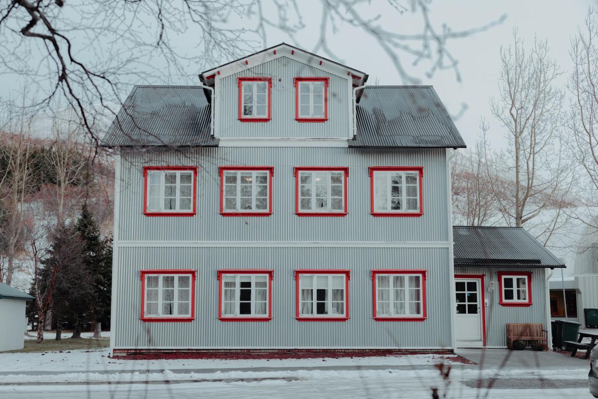 Gamli Skolinn Husavik Exterior photo