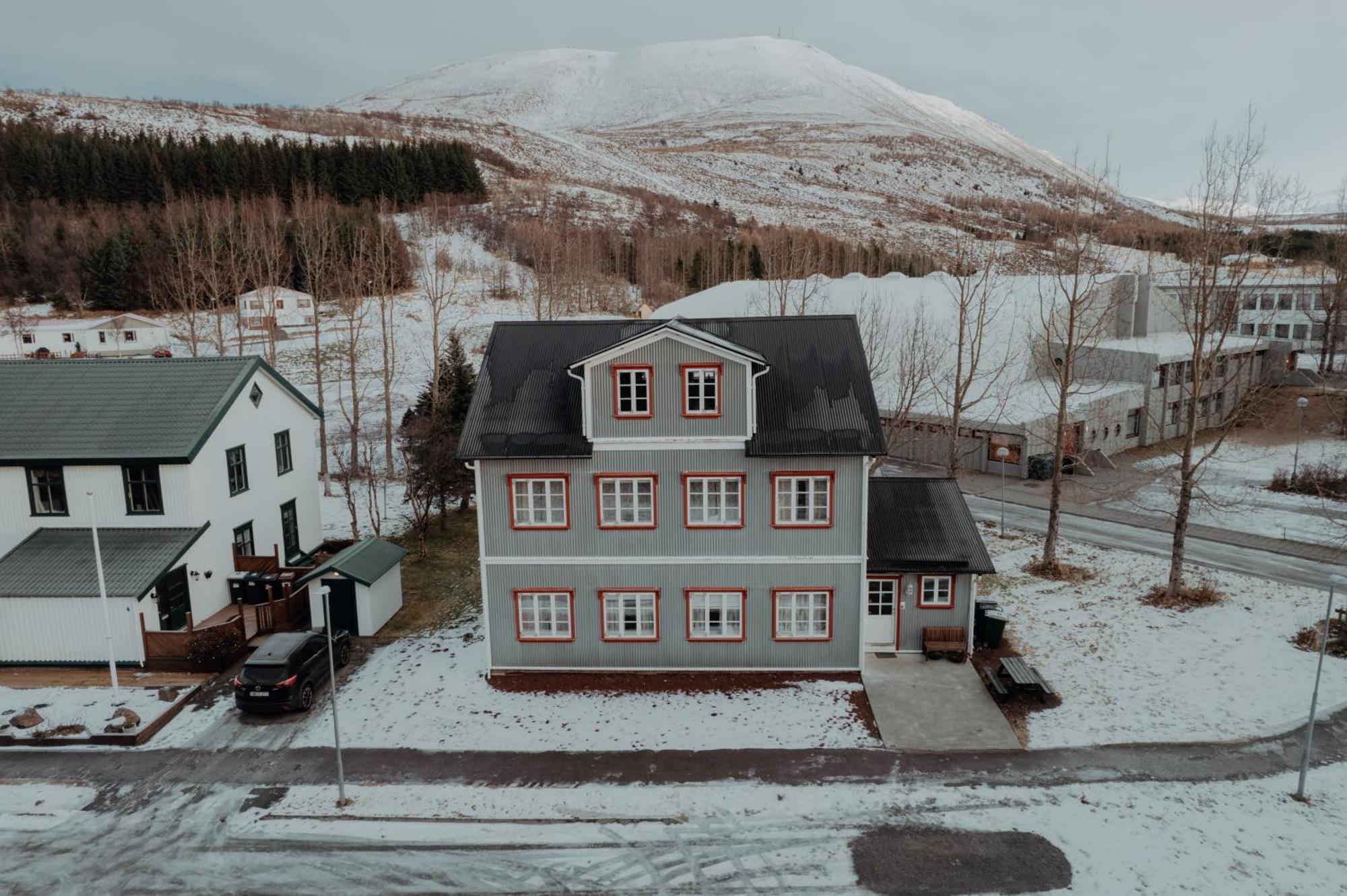 Gamli Skolinn Husavik Exterior photo