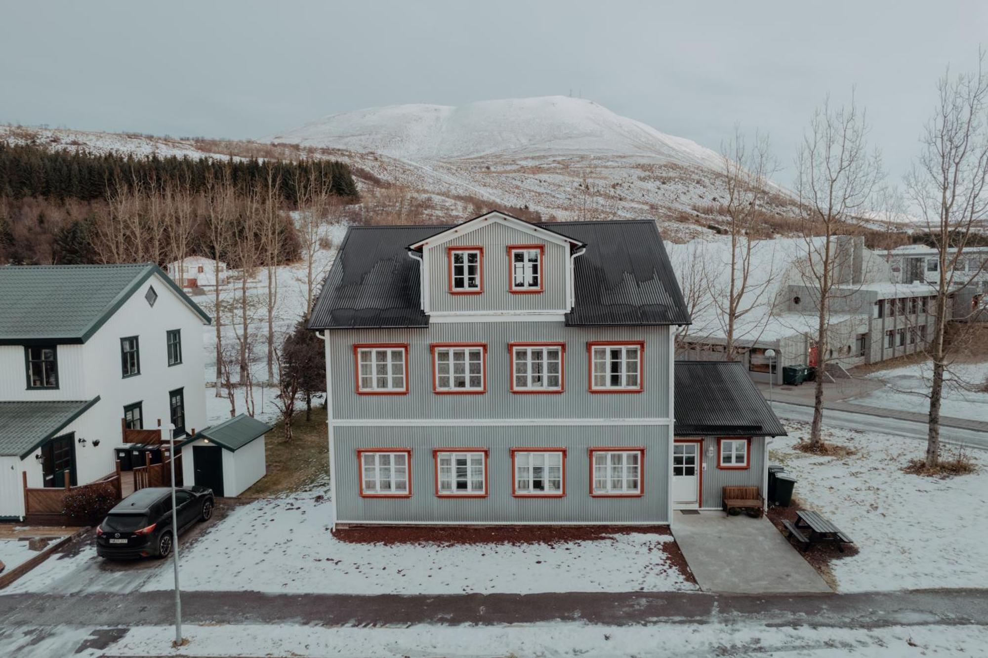 Gamli Skolinn Husavik Exterior photo
