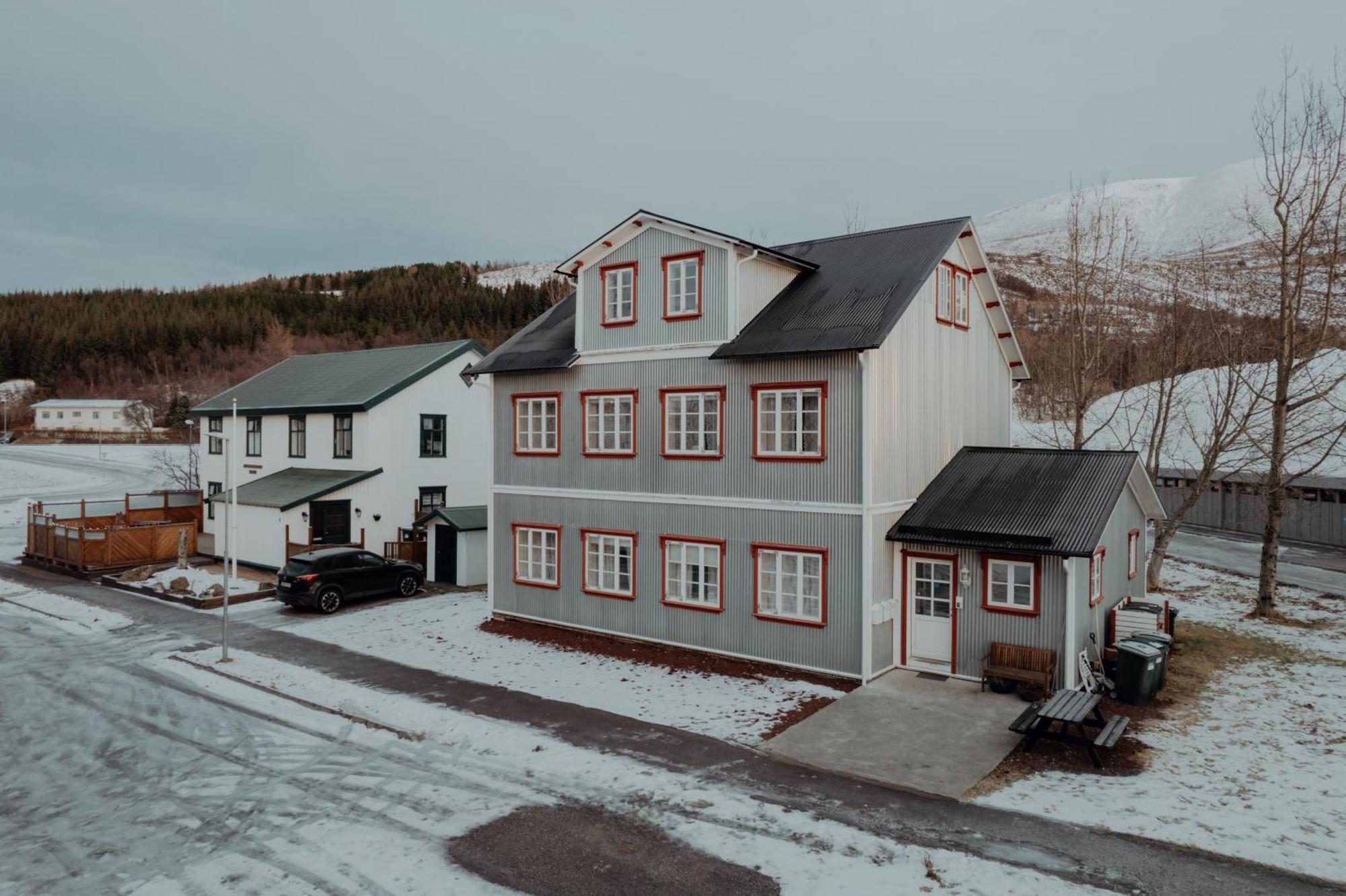Gamli Skolinn Husavik Exterior photo
